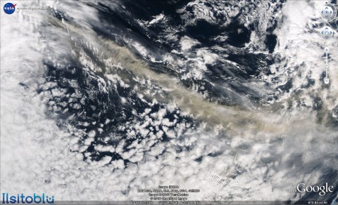 Nube del vulcano Eyjafjallajokull in Islanda